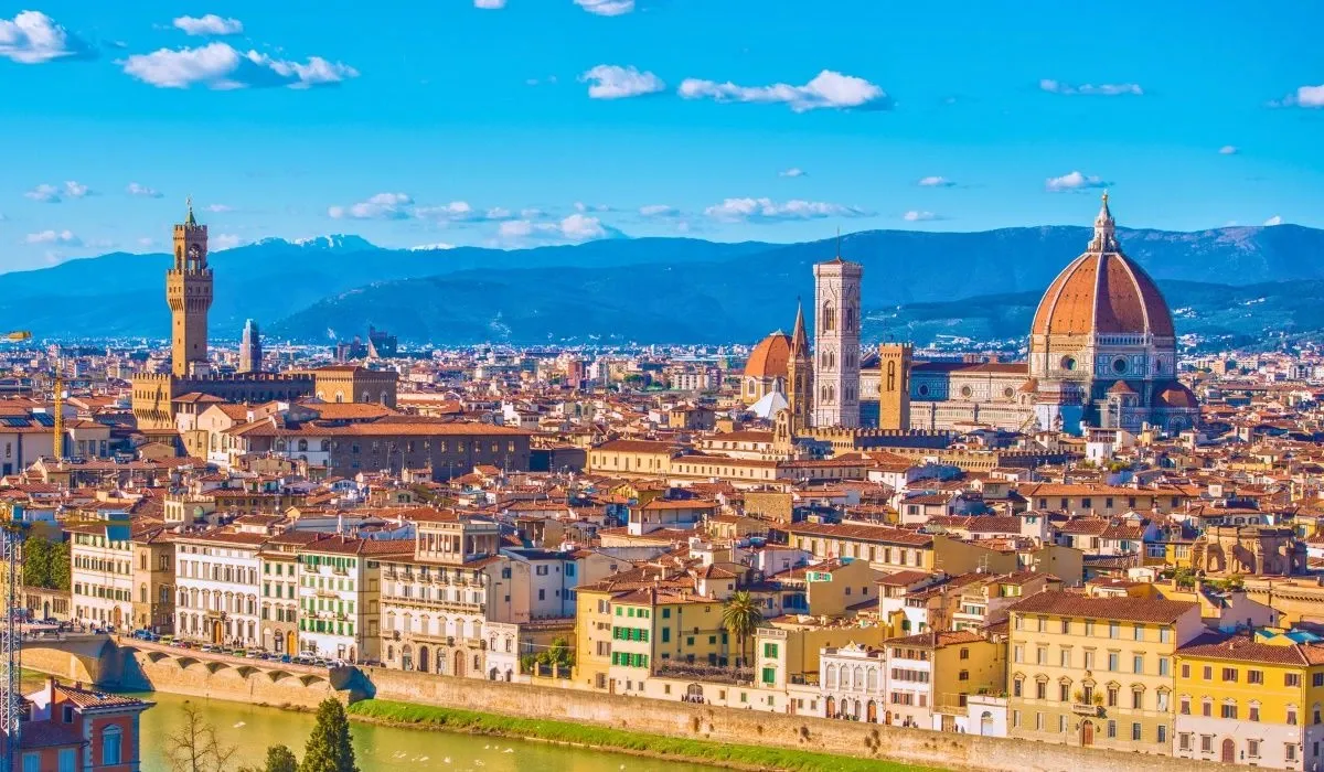 Panoramic skyline of Florence, Italy highlighting the iconic Duomo Cathedral and Palazzo Vecchio tower against the backdrop of Tuscan hills. Canadians planning to buy property in Italy can take advantage of secure and cost-effective currency transfers with MTFX.