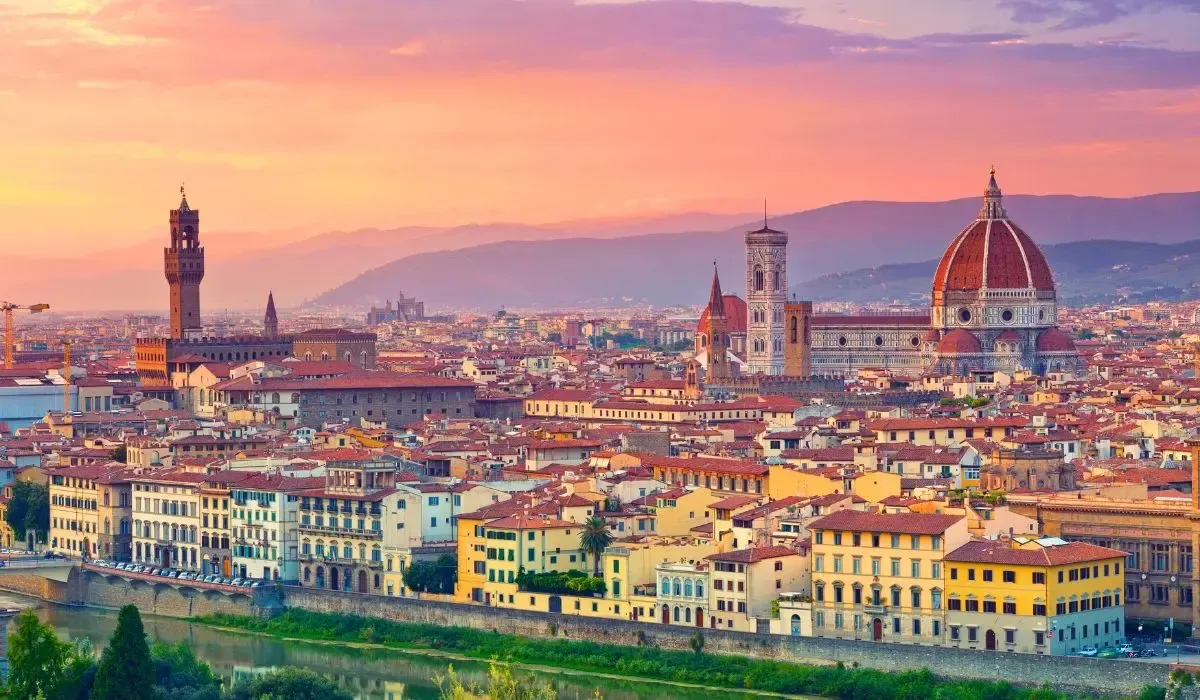 Florence skyline at sunset with the Duomo and Palazzo Vecchio in view. MTFX offers Canadian students a smarter way to send tuition to Italy in EUR—secure and affordable.
