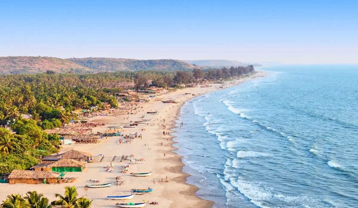Sunny coastline and palm-lined beaches in Goa, a popular destination for Canadians buying vacation homes and requiring low-cost CAD to INR money transfers for property deals.