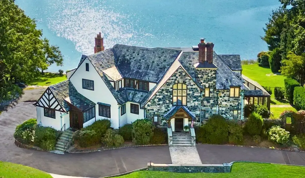 Grand waterfront US mansion, perfect for Canadians leveraging live exchange rates and cost-effective FX services to fund high-value real estate purchases.