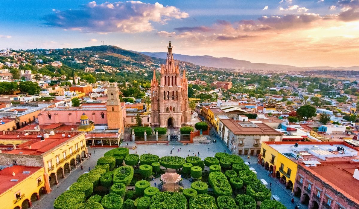 A charming view of San Miguel de Allende's historic center, featuring colorful colonial buildings and the Parroquia de San Miguel Arcángel church.