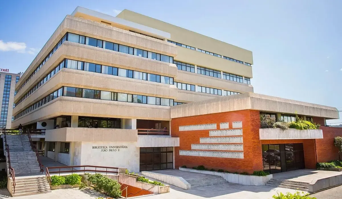 Modern university library building at Universidade Católica Portuguesa in Lisbon—an internationally recognized academic institution where Canadian students can study and pay tuition in euros using MTFX for competitive CAD to EUR conversion.