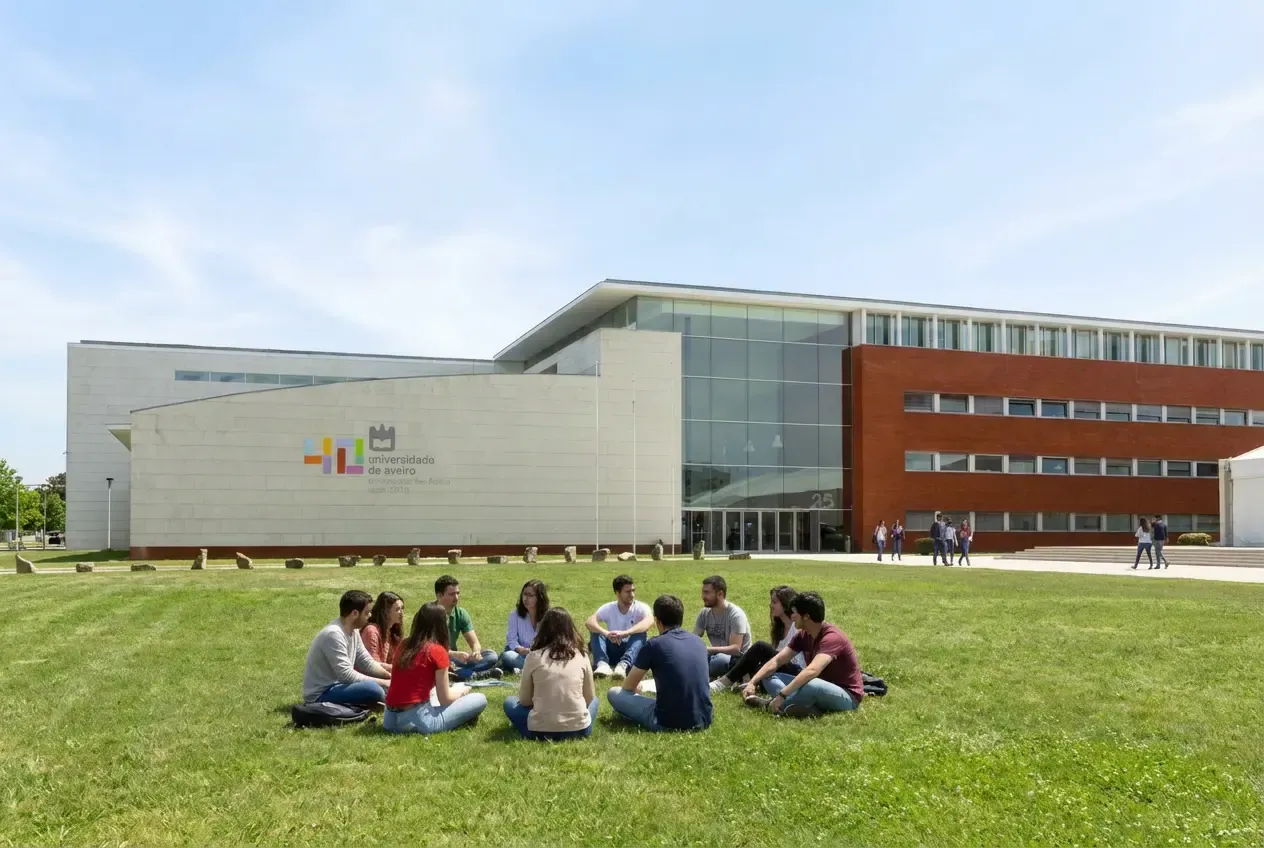 Contemporary campus of Universidade de Aveiro, known for innovation and global student appeal. Canadian students can pay tuition efficiently by converting CAD to EUR using MTFX’s secure transfer services.