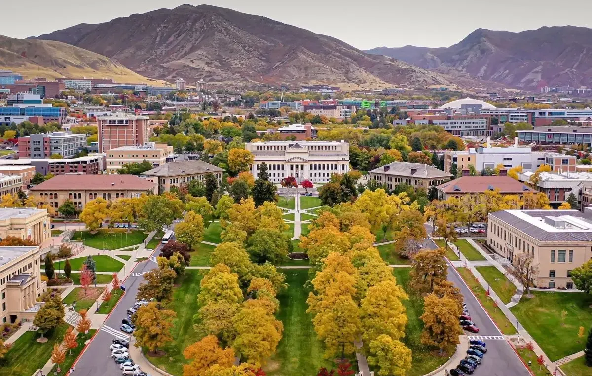The University of Utah campus with mountain views and blue skies. Canadian students can use MTFX to transfer tuition in USD securely and at low cost.