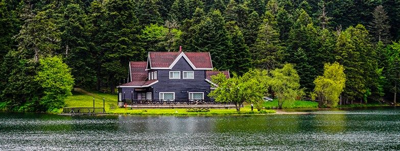 lake side house