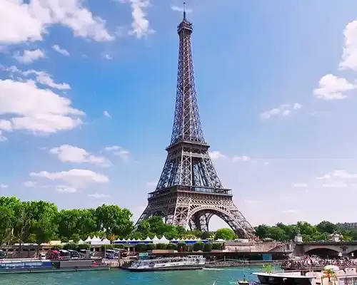 View of Eiffel Tower in Paris symbolizing international money transfers to France