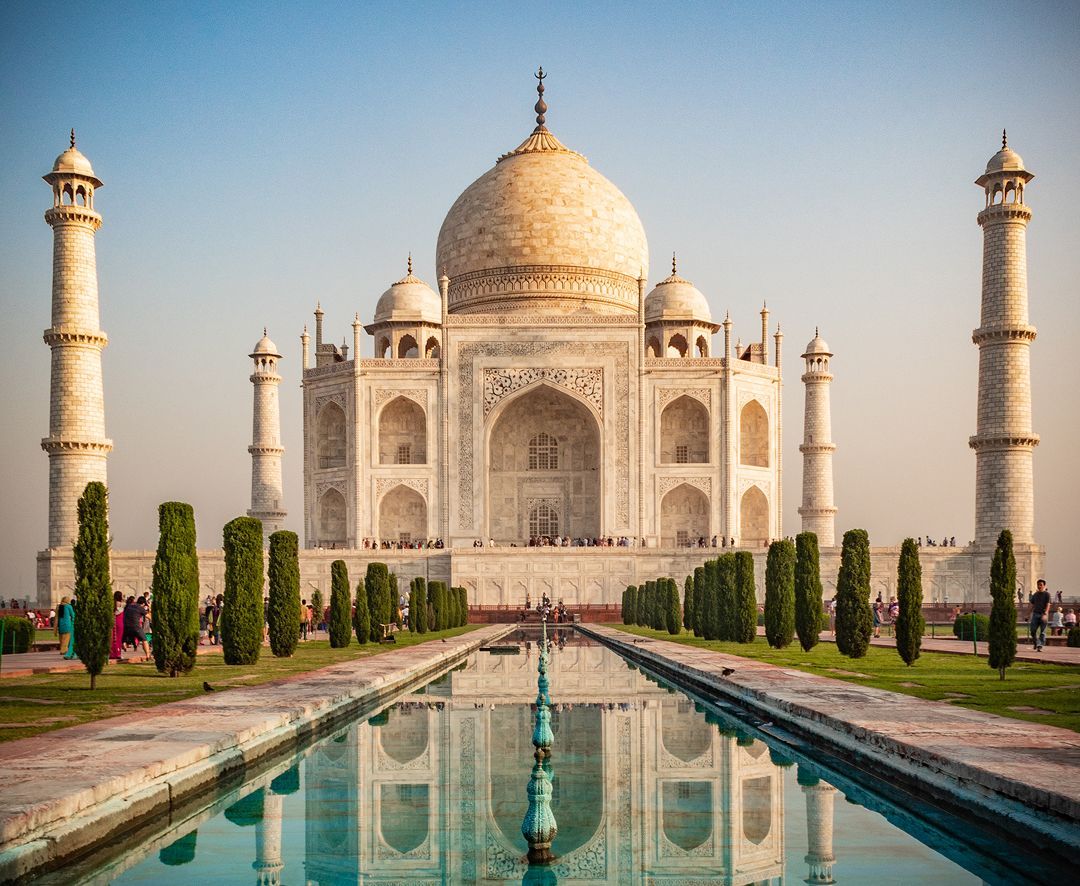 Iconic Taj Mahal representing international money transfers to India from Canada