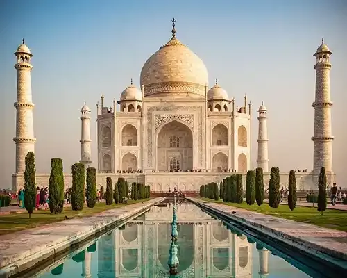 Iconic Taj Mahal representing international money transfers to India from Canada