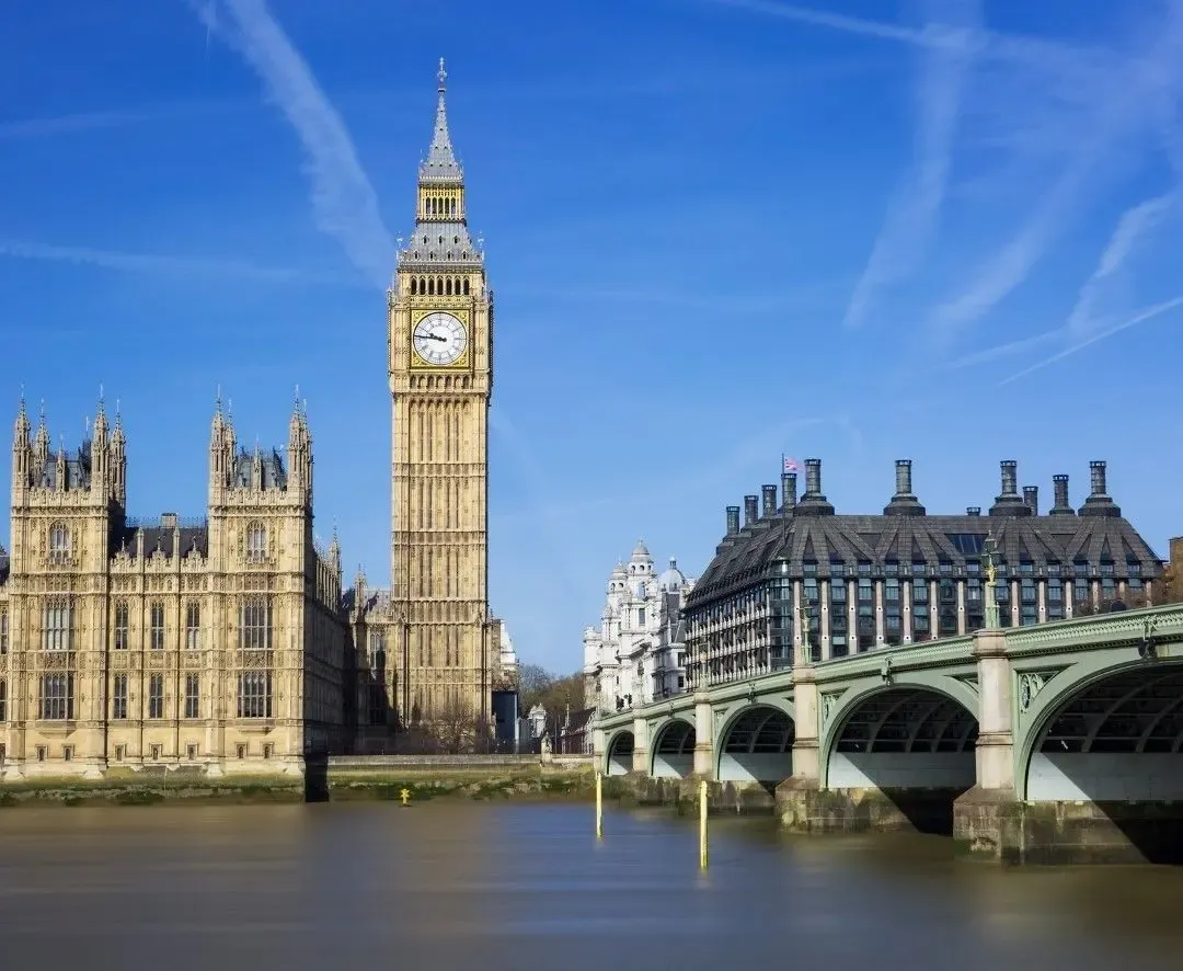 View of Big Ben and Westminster Bridge representing money transfers to the UK